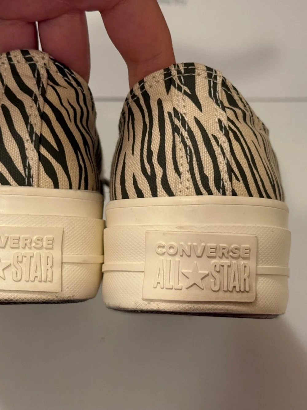 Converse Lift Platform Zebra Print Sneakers Women’s 7.5